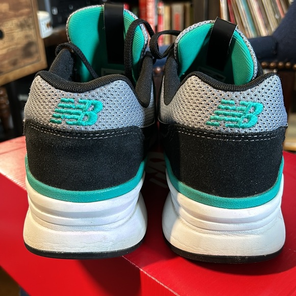 Pre-owned New Balance 997H. Worn but still in fantastic condition. - Picture 4 of 5